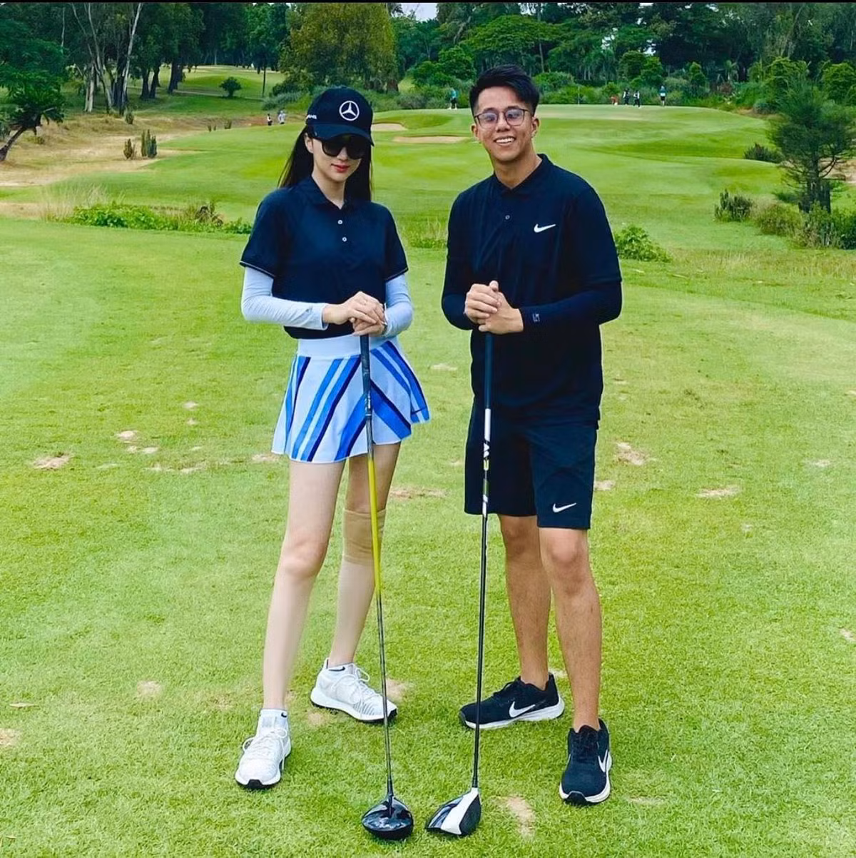 Cặp đôi Hương Giang - Matt Liu lựa chọn sân golf làm địa điểm hẹn hò lãng mạn.
