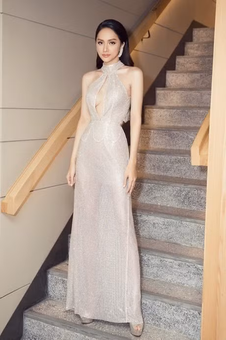 Khi đi dự sự kiện, Hương Giang luôn khiến mình nổi bật nhờ những chiếc váy dạ hội tinh tế.
