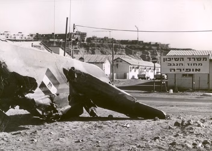 Trong cuộc chiến tranh Yom Kippur, Israel trên cơ Ai Cập về chiến đấu trên không. Vào ngày 6/10/1973, Ai Cập quyết định thực hiện một cuộc không kích với 200 máy bay vào căn cứ Ofira của Israel. Israel bị bất ngờ chỉ xuất kích được 2 máy bay lên. Mặc dù đối mặt với lực lượng đông nhưng các phi công Israel được báo cáo đã bắn rơi 20 chiếc Mig-17 và 8 chiếc Mig-21 trong những trận cận chiến.