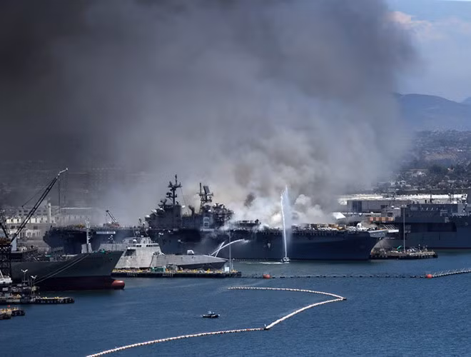 USS Bonhomme Richard được đưa vào sử dụng năm 1998 và dự kiến phục vụ hải quân Mỹ trong 40 năm.