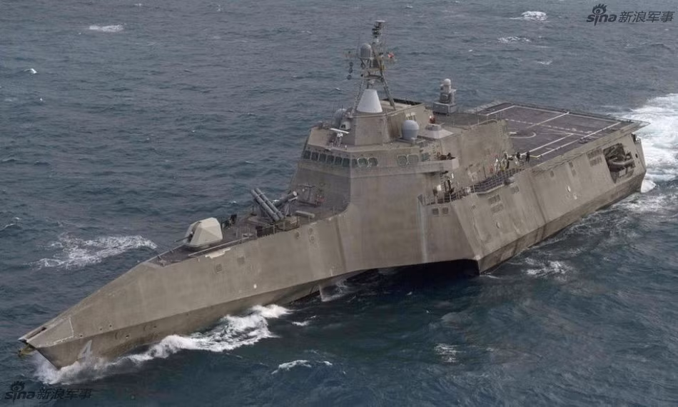 Chiếc USS Coronado được trang bị pháo chính 57 mm cùng với 4 khẩu 12,7 ly kèm theo hệ thống phóng tên lửa với tổng cộng 11 ống phóng. Nguồn ảnh: Sina.