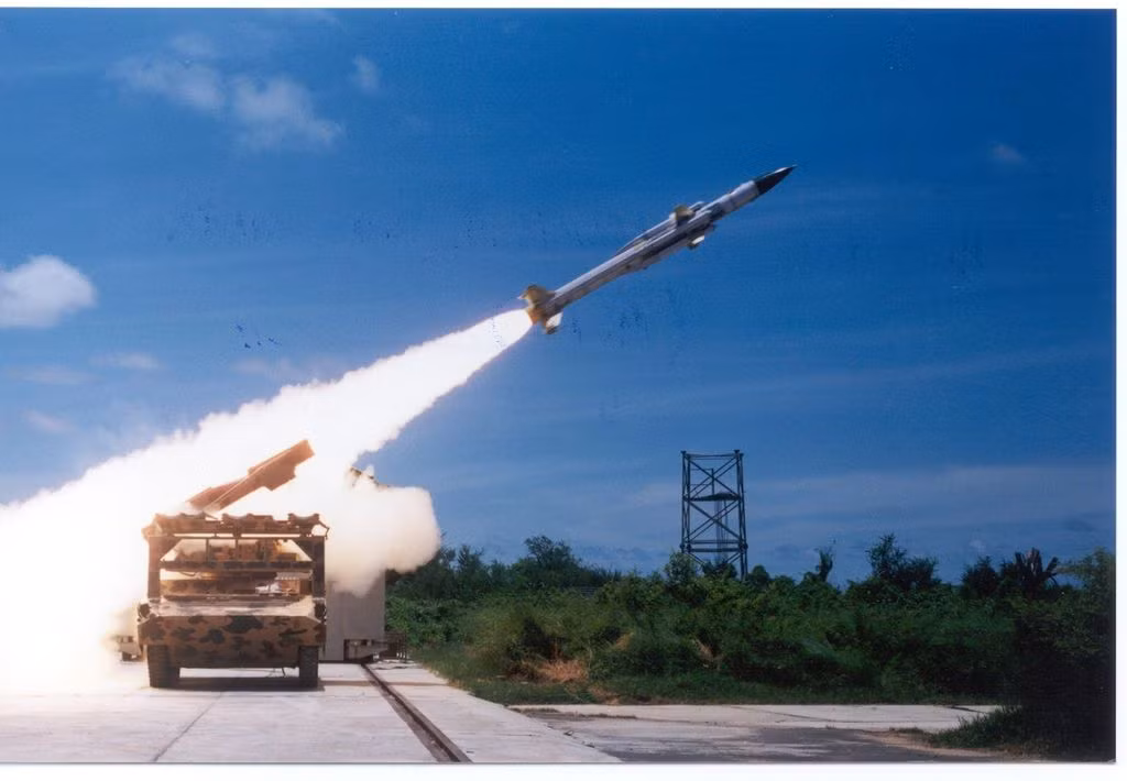 Việt Nam đàm phán mua tên lửa Akash, BrahMos của Ấn Độ Viet Nam dam phan mua ten lua Akash, BrahMos cua An Do