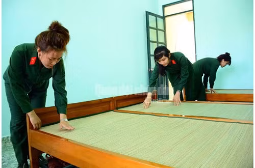 Tất cả nữ chiến sĩ mới nhập ngũ đều khẳng định quyết tâm thi đua giành kết quả cao nhất trong huấn luyện và công tác. Ảnh: QĐND.