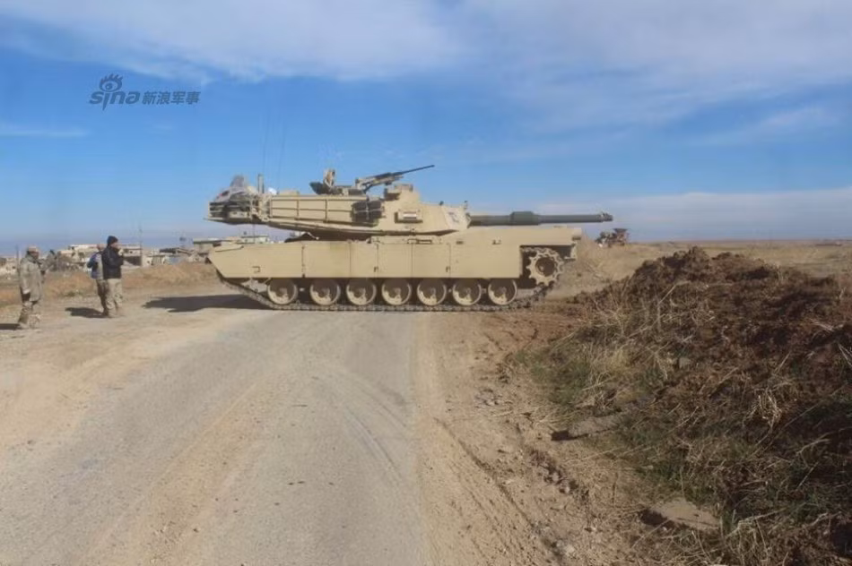 Hiện lực lượng thiết giáp Iraq đang có trong tay khoảng 40 xe tăng M1A1M được Mỹ cung cấp, đây được coi là loại xe tăng hiện đại nhất và mới nhất của quân đội nước này tính đến thời điểm hiện tại. Số lượng T-72 và Type 69 hiện vẫn chưa rõ nhưng có thể cũng không nhiều do phần lớn các xe tăng này đã bị tiêu diệt sau 2 cuộc chiến tranh vùng vịnh trước đây. Nguồn ảnh: Sina.
