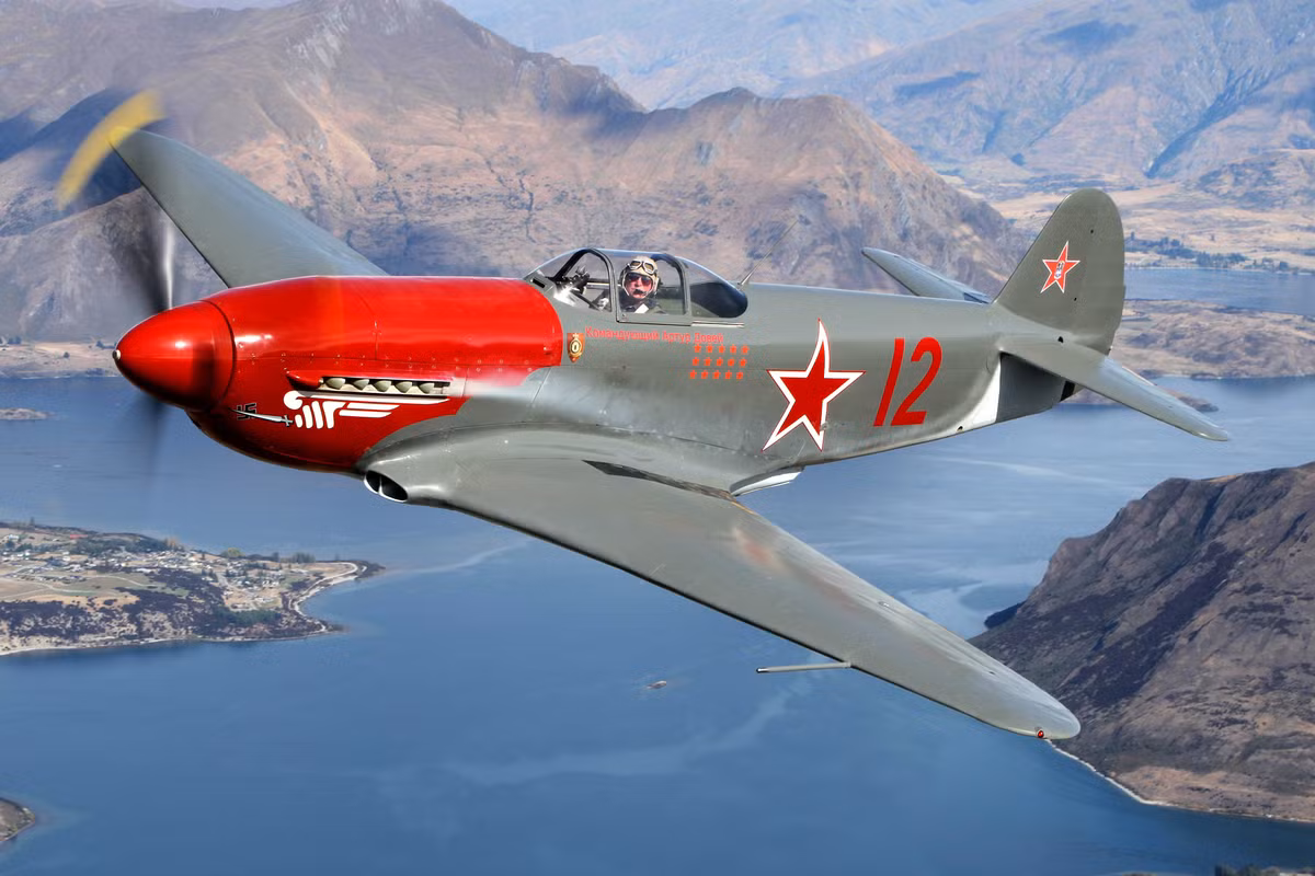 Với động cơ khỏe như vậy, chiếc Yak-3 có tốc độ bay tối đa lên tới 655 km/h, trần bay 10700 mét, bán kính hoạt động 650 km và có tốc độ leo lên tới 18,5 mét/giây. Nguồn ảnh: Pinterest.