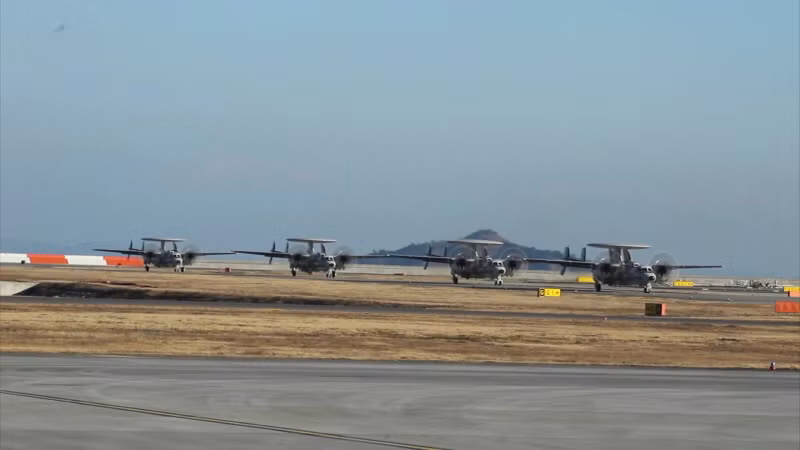 Hệ thống radar được sử dụng trên chiếc E-2D Hawkeye là APY-9, đây là hệ thống radar quét mảng điện tử (Active Electronically Scanned Array) cho phép tìm và phát hiện các mục tiêu ở khoảng cách lên tới 500 km. Nguồn ảnh: Chosul.