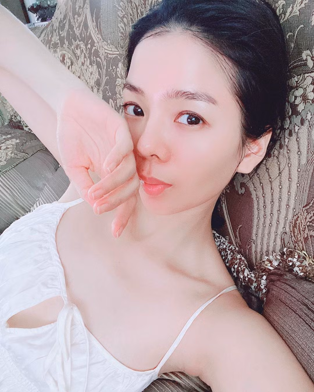 Lệ Quyên và quy tắc “3 không” khi làm đẹp ở nhà: Tưởng vô lý nhưng lại hợp lý, giúp nhan sắc thăng hạng sau kỳ nghỉ dịch - Hình 5 Le Quyen va quy tac “3 khong” khi lam dep o nha: Tuong vo ly nhung lai hop ly, giup nhan sac thang hang sau ky nghi dich-Hinh-5