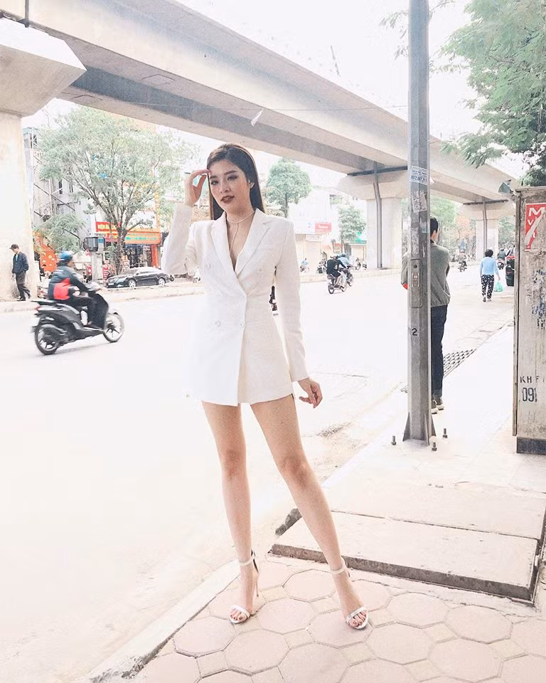 Hoa hau Phan Hoang Thu lo nguc nhay cam: Su that nga ngua-Hinh-3