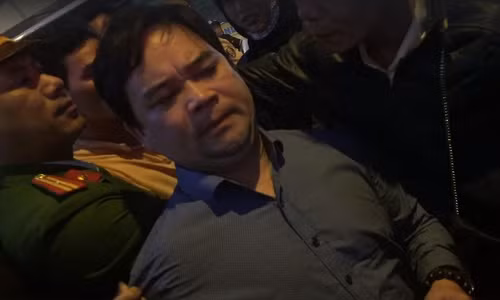 Tai xe o to say xin dam lien hoan lam 2 ba bau nhap vien-Hinh-4