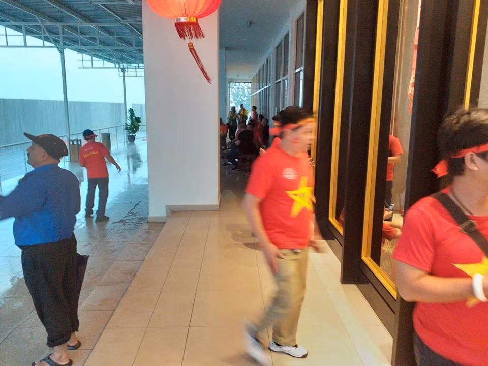 Mưa như trút nước ở Kuala Lumpur.