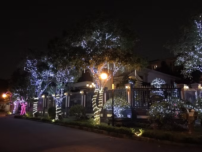 Nhung biet thu Sai Gon ruc ro nhu cung dien mua Giang sinh-Hinh-8