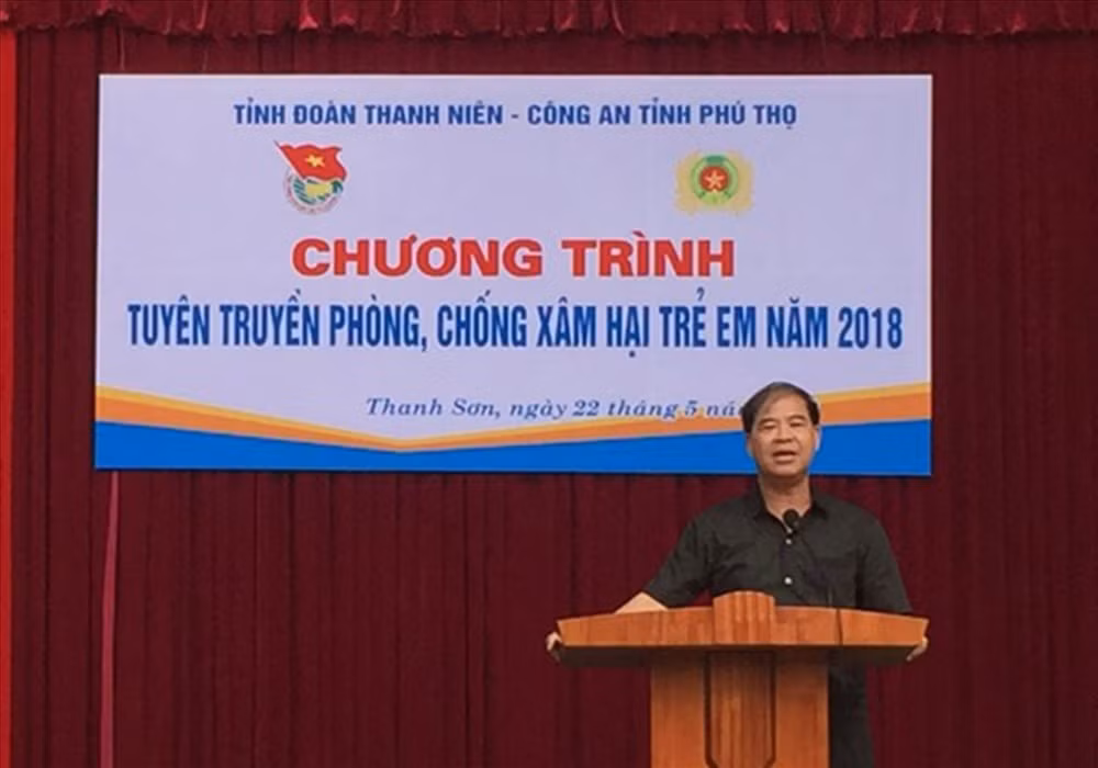 Hieu truong dam o nhieu nam sinh o Phu Tho da xin loi toan truong?