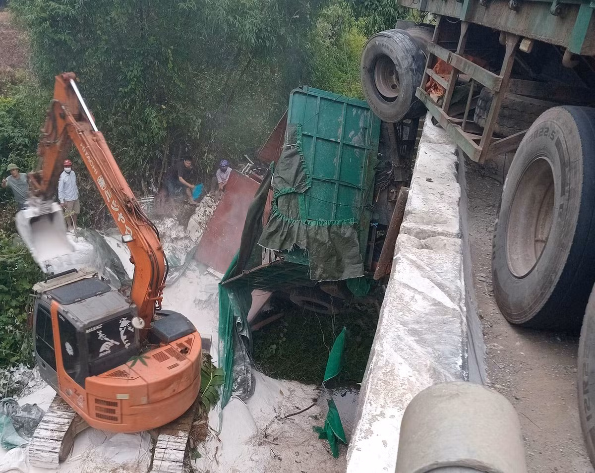 Xe dau keo bien so Lao mat lai, treo lo lung tren thanh cau-Hinh-2
