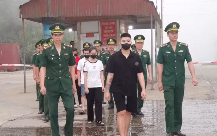 Giải cứu 5 người Việt Nam bị lừa bán sang nước ngoài Giai cuu 5 nguoi Viet Nam bi lua ban sang nuoc ngoai