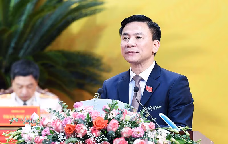 Tại kỳ họp, các đại biểu đã nghe Ủy ban bầu cử tỉnh báo cáo kết quả cuộc bầu cử đại biểu HĐND tỉnh Thanh Hóa khóa XVIII, nhiệm kỳ 2021-2026 và báo cáo Nghị quyết xác nhận tư cách đại biểu HĐND tỉnh Thanh Hóa khóa XVIII, nhiệm kỳ 2021-2026; Ủy ban bầu cử tỉnh trao Giấy chứng nhận đại biểu HĐND tỉnh.