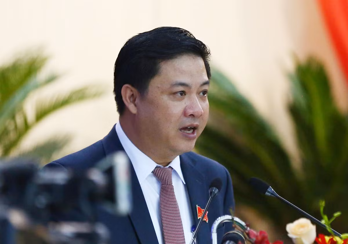 Trước đó, tháng 12/2020, ông Triết được bầu làm Chủ tịch HĐND TP nhiệm kỳ 2016-2021 thay cho ông Nguyễn Nho Trung.