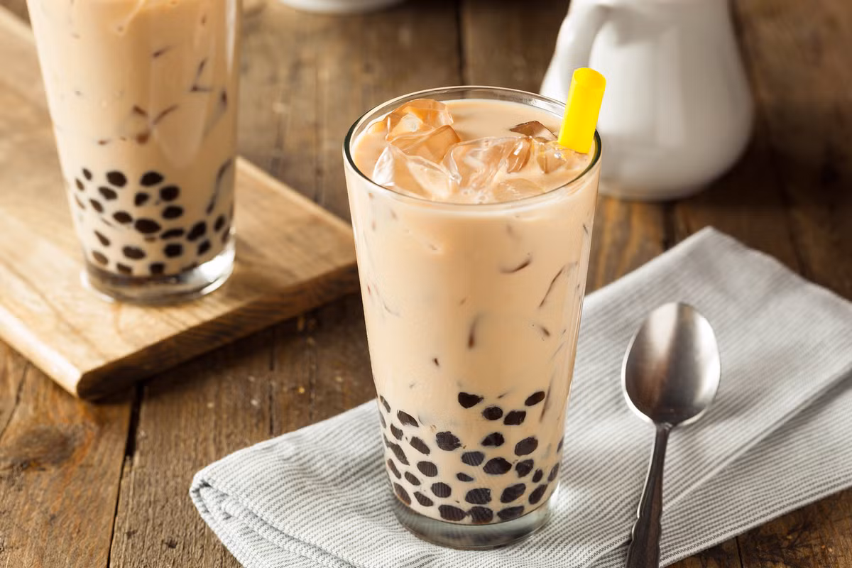 Cho đến bây giờ thức uống này được biến tấu với nhiều loại thạch, chân trâu, kem... Các loại cốc đựng cũng được thiết kế bắt mắt, và rất dễ nhận diện.
