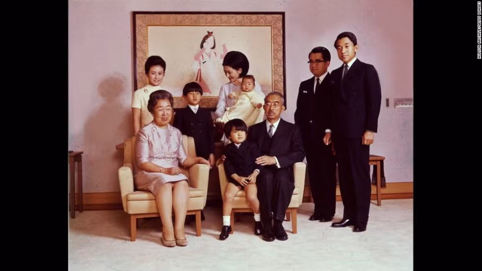 Năm 1956, lễ thành nhân và tấn phong Hoàng Thái Tử của ông được tổ chức.