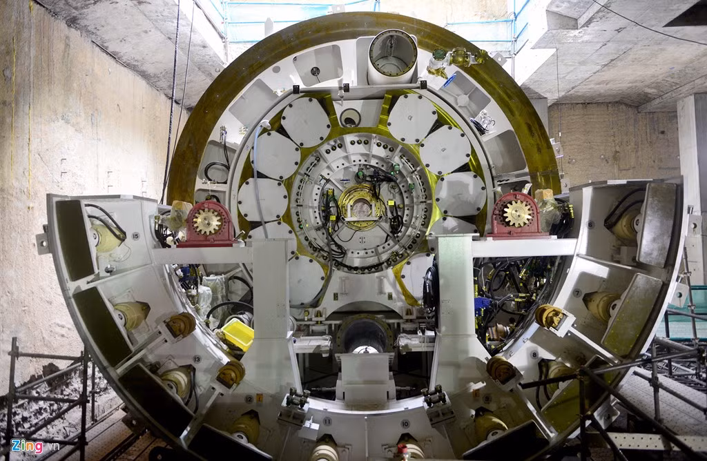 Máy khoan hầm sử dụng cho dự án là EPB-TBM (Earth Pressure Balance - Tunneling Boring Machine), là một tổ hợp máy đào có thể thực hiện được các hạng mục thi công hầm bằng phương pháp cân bằng áp lực đất.