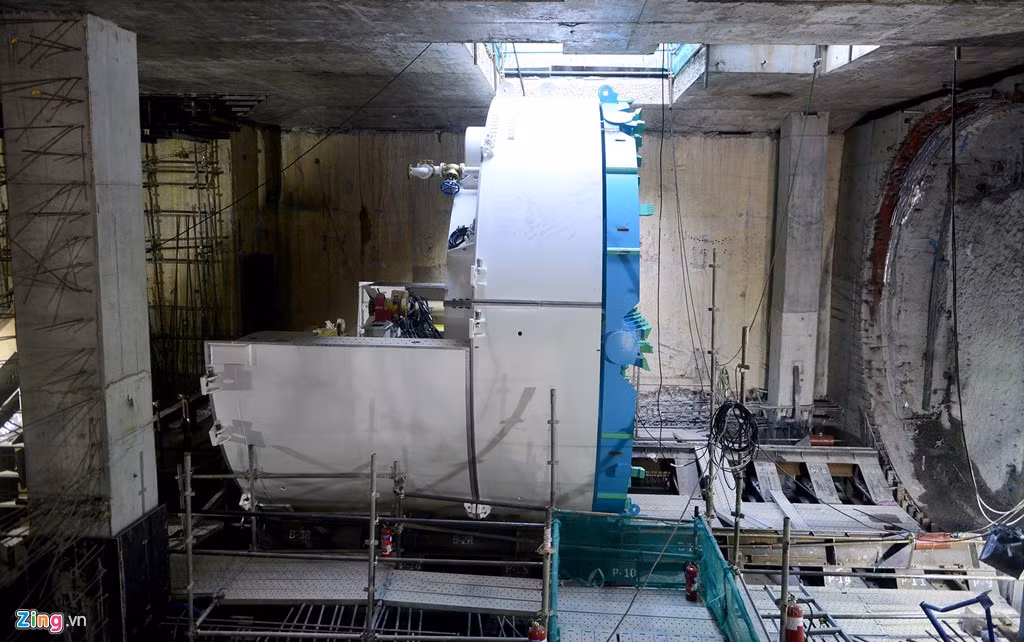 Đây là hạng mục thuộc gói thầu 1b của tuyến Metro số 1 (Bến Thành - Suối Tiên). Thiết bị đào hầm hiện đại này được lắp đặt để khoan đào dưới độ sâu 17 m công trường nhà ga Ba Son.