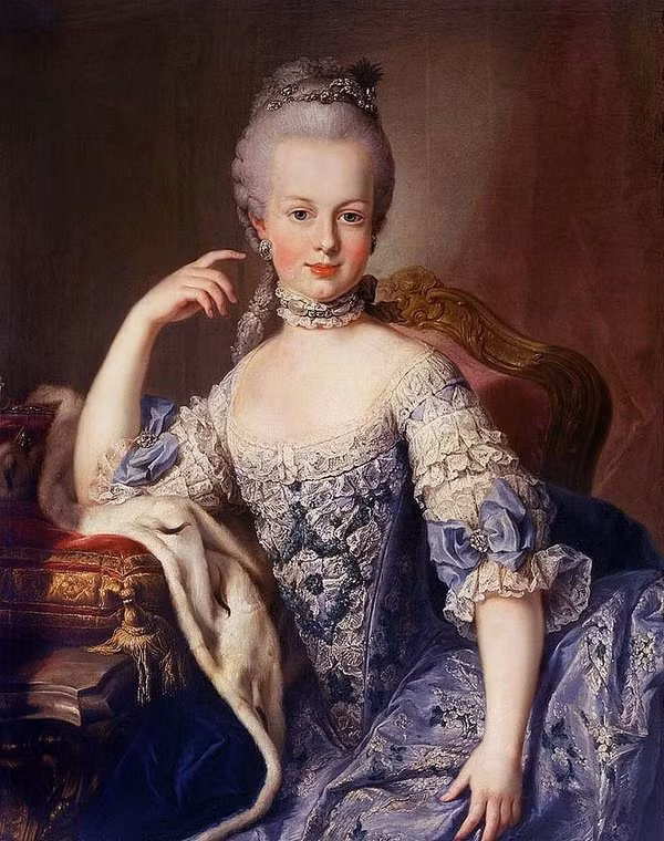 Trong 7 năm sau đám cưới, vua Louis XVI thờ ơ với vợ và không thực hiện bổn phận làm chồng. Phải đến năm 1777, vua Louis XVI và hoàng hậu Marie Antoinette mới chính thức có quan hệ tình ái. Khi ấy, nhà vua 23 tuổi và hoàng hậu 22 tuổi. Năm 1778, hoàng hậu Antoinette mang thai con đầu lòng.