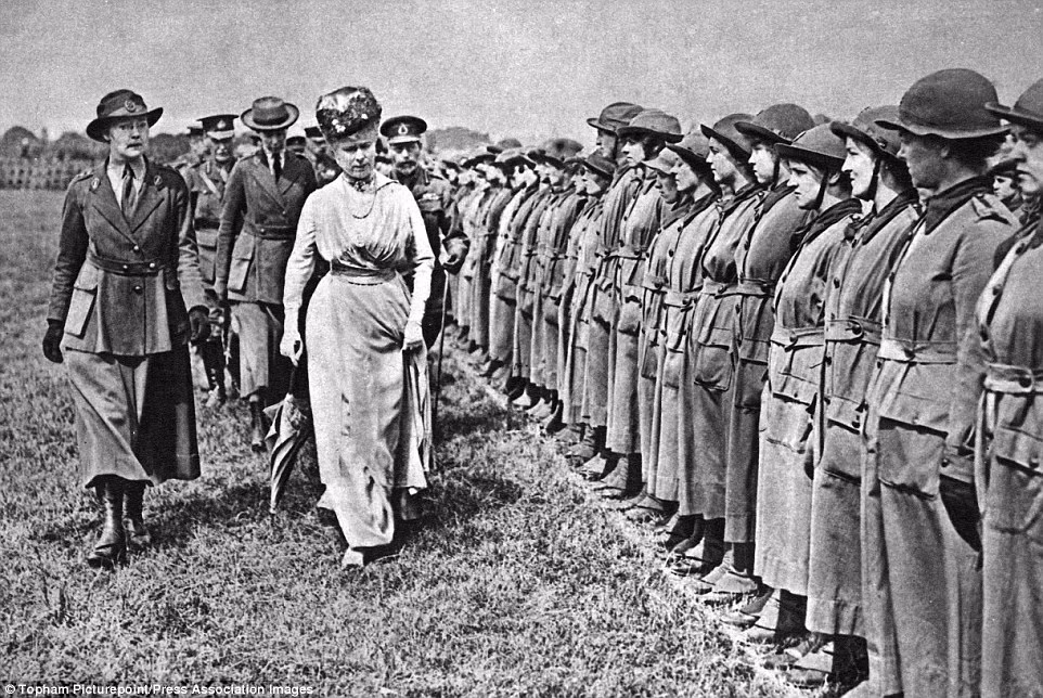 Những thành viên WAAC tại căn cứ Aldershot năm 1917.