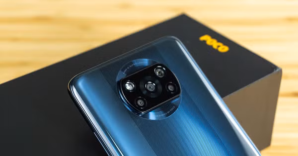 POCO X3 Pro sở hữu pin 5.160 mAh khá lớn hỗ trợ sạc nhanh 33W, bộ sạc 33W trong hộp, jack cắm tai nghe 3,5 mm và khe cắm SIM kép lai. Ngoài ra còn có cảm biến gắn bên, NFC, USB-C, IR blaster và hỗ trợ Bluetooth 5.0.