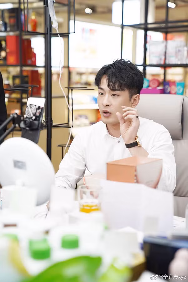 Kết quả buổi livestream vừa qua đã phá vỡ kỷ lục của chính Xinba trước đó. Vào tháng 11.2020, anh chàng này thu về 1,45 tỉ nhân dân tệ (tương đương 221,6 triệu USD), đồng thời xác lập kỷ lục phiên bán hàng livestream lớn nhất mà Kuaishou từng tổ chức.