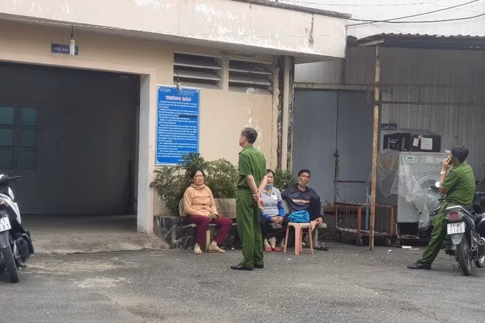 Su dung ma tuy va quan he tinh duc tap the, thieu nu 15 tuoi tu vong trong nha nghi