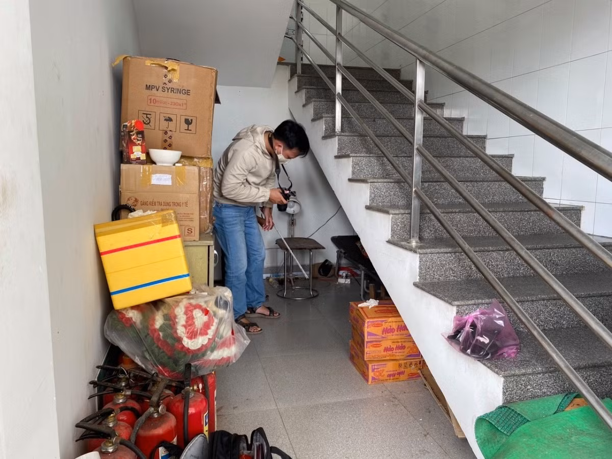  Thanh niên cầm dao đâm bảo vệ nhập viện: Khoảng 8h ngày 27/11, tài xế Trịnh Đình Ba (45 tuổi, trú tỉnh Quảng Nam đậu xe gần Bệnh viện Đa khoa Minh Thiện, TP.Tam Kỳ đã xảy ra mâu thuẫn với ông với ông T.N.H. (44 tuổi), là bảo vệ của bệnh viện. Ba đã dùng dao đâm trọng thương ông H. Hiện được phẫu thuật tại Bệnh viện Đa khoa Minh Thiện.