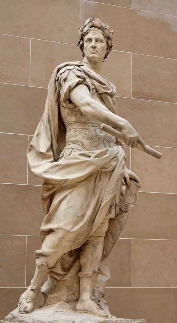 Julius Caesar là lãnh tụ quân sự lỗi lạc của đế chế La Mã. Ông đóng vai trò quan trọng trong việc giúp La Mã trở thành một trong những đế chế hùng mạnh nhất thế giới.