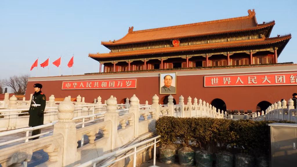 Mỗi thạch biệt lạp gồm 2 phần: đầu và thân. Trong đó, phần đầu đá có hình hoa sen và được khắc 24 đường vân.