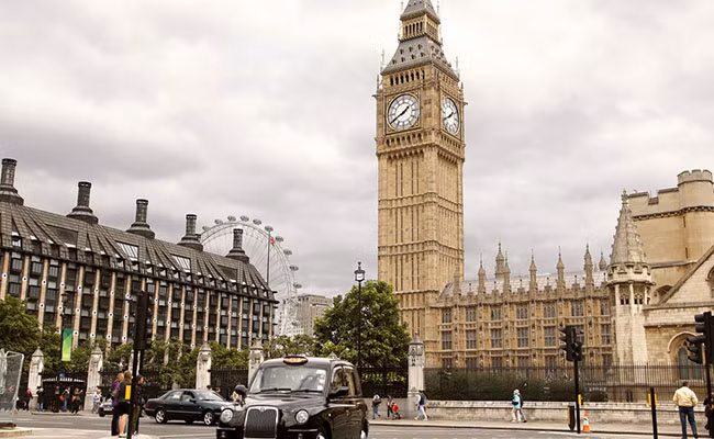 Vào năm 2012, tháp đồng hồ Big Ben được đổi tên thành Tháp Elizabeth nhằm kỷ niệm 60 năm trị vì của Nữ hoàng Elizabeth II.