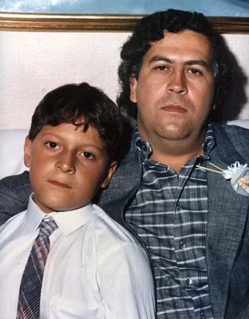 Juan Pablo Escobar (về sau đổi tên thành Sebastian Marroquin) khiến dư luận bị sốc khi tiết lộ sở thích kỳ lạ của của người cha Pablo Escobar.