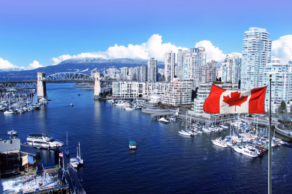 Xếp thứ 9 là Canada và Australia. Công dân của 2 nước này được phép nhập cảnh vào 183 quốc gia mà không cần visa.