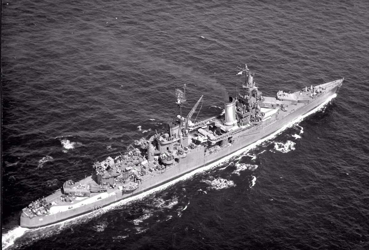 Vào ngày 26/7/1945, tàu cập cảng đảo Guam để tiếp nhiên liệu, nhu yếu phẩm. Hai ngày sau, USS Indianapolis rời đảo Guam hướng đến vịnh Leyte để tiến về đảo Tinian.