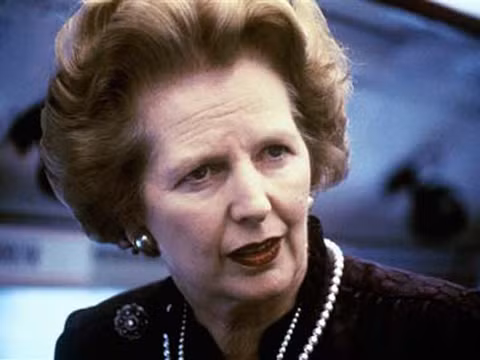 Trong số này có việc Thủ tướng Thatcher thực hiện liên tiếp nhiều cuộc cải cách về kinh tế, chính trị và giáo dục. Thêm nữa, bà xây dựng và kiện toàn thể chế pháp quyền, đấu tranh và ủng hộ tự do cá nhân.