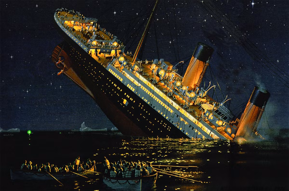 14 năm sau, tàu Titanic huyền thoại gặp thảm kịch chìm tàu khiến hơn 1.500 người thiệt mạng. Lúc này, người ta nhận ra vụ chìm tàu này có nhiều điểm trùng hợp đến khó tin với tàu Titan trong tiểu thuyết của Robertson.