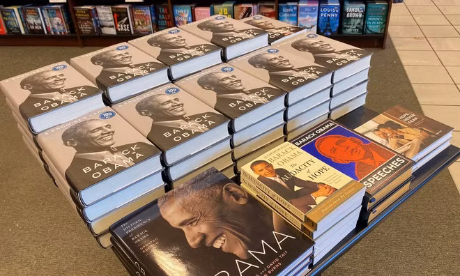 Cuốn sách "A Promised Land" của ông Obama do nhà xuất bản Penguin Random House phát hành. Chỉ trong ngày đầu ra mắt, gần 890.000 bản "A Promised Land" được bán ở Bắc Mỹ.