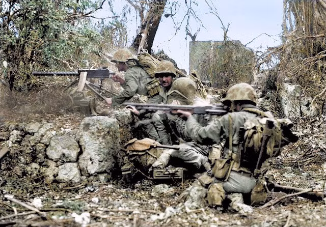 Lính thủy đánh bộ Mỹ giao tranh ác liệt với binh sĩ Nhật Bản tại Peleliu trong Chiến tranh thế giới 2.