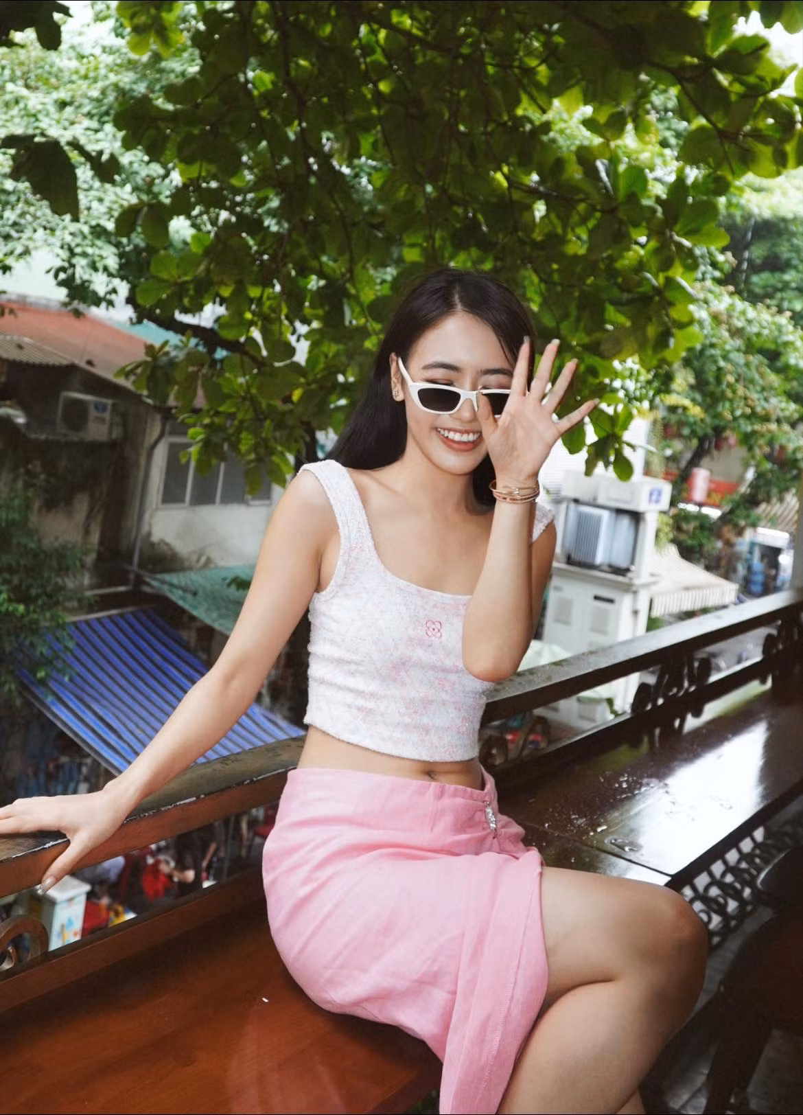Cô đang làm công việc tư vấn truyền thông mạng xã hội, đồng thời là một influencer mảng thời trang, làm đẹp và phong cách sống.