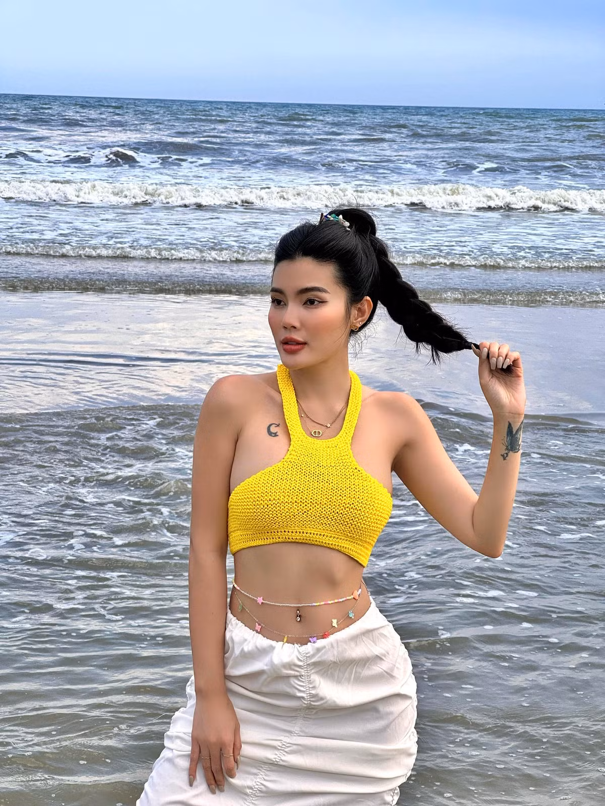 Cô nàng thường xuyên cập nhật hình ảnh tại chuyến đi xa xỉ, “khoe” vóc dáng siêu đẹp ở tuổi 30.