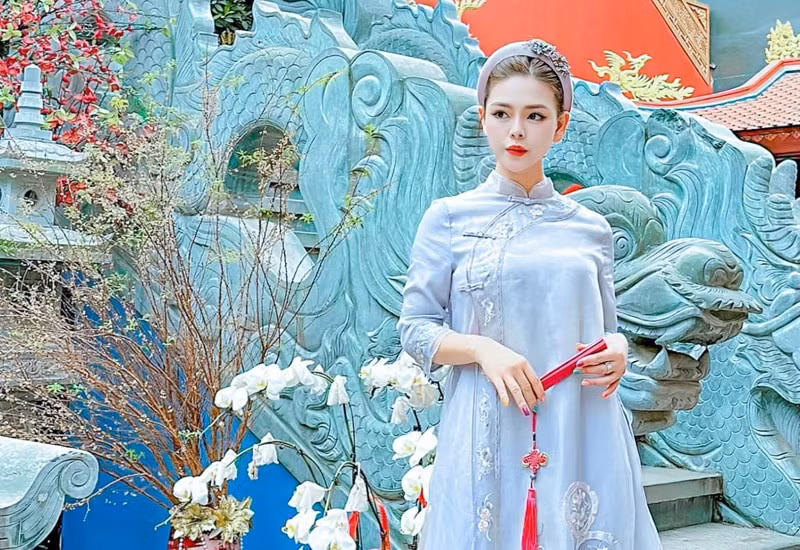 Cô giống như một hot mom có vóc dáng thon gọn, gương mặt sắc và khí chất thu hút người đối diện. Ảnh: Tổng hợp