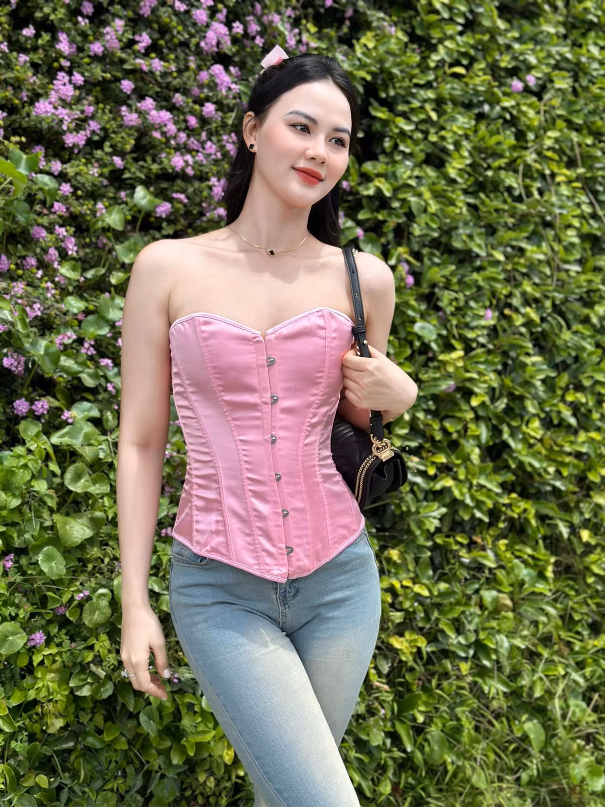 Hot girl đi đến đâu cũng gây chú ý vì cái tên quá lạ Hot girl di den dau cung gay chu y vi cai ten qua la