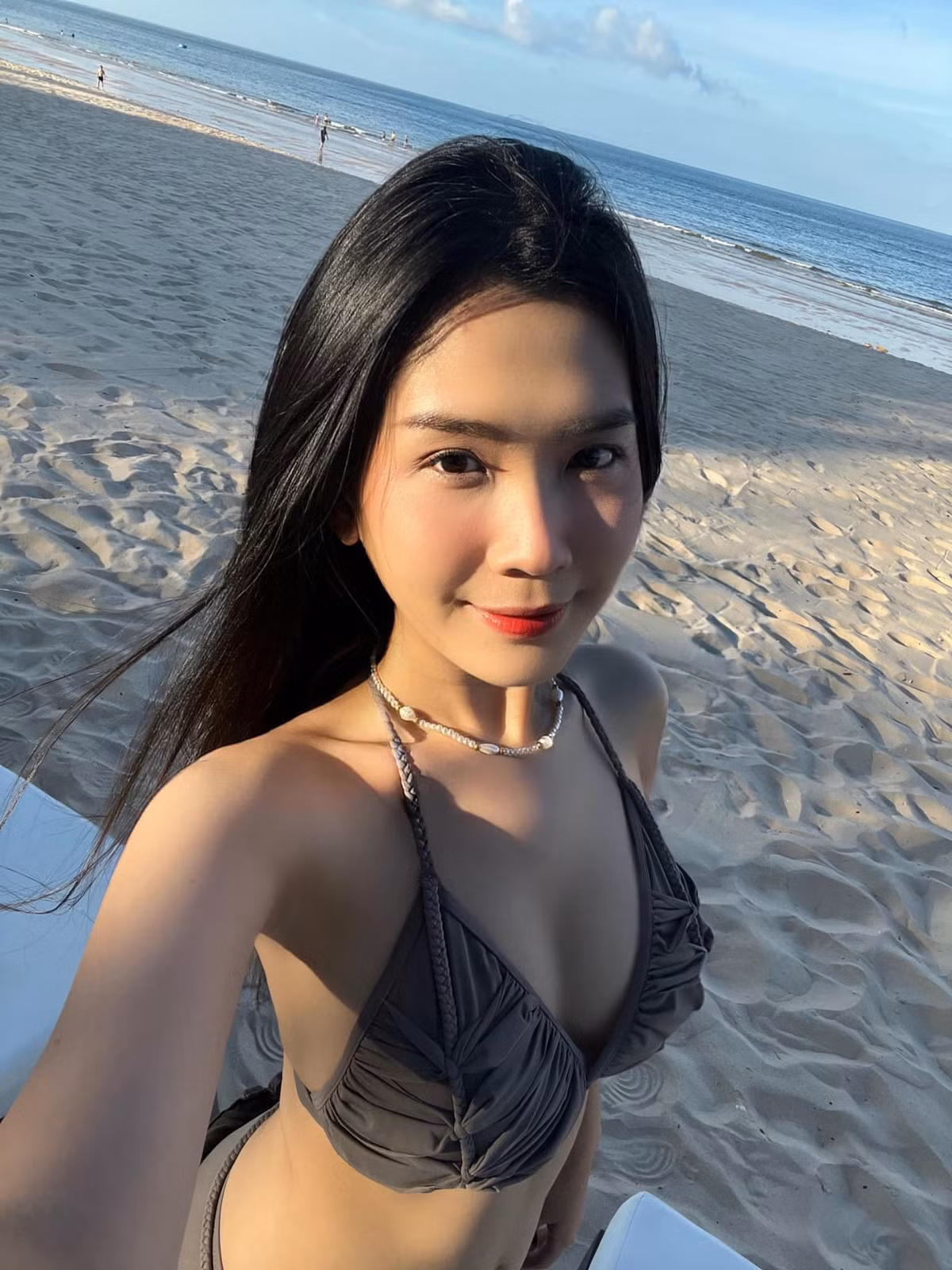 Hot girl Chù Disturbia thường xuyên có mặt tại những địa điểm du lịch nổi tiếng, lướt một vòng trang cá nhân cũng đủ thấy cuộc sống của cô giờ sung túc, dư giả.