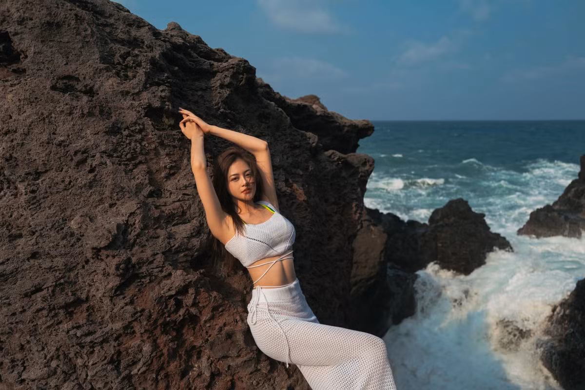 Cô nàng hot girl một thời của thế hệ 8x, 8x hiện tại cũng tự tin theo đuổi phong cách thời trang đa sắc màu.
