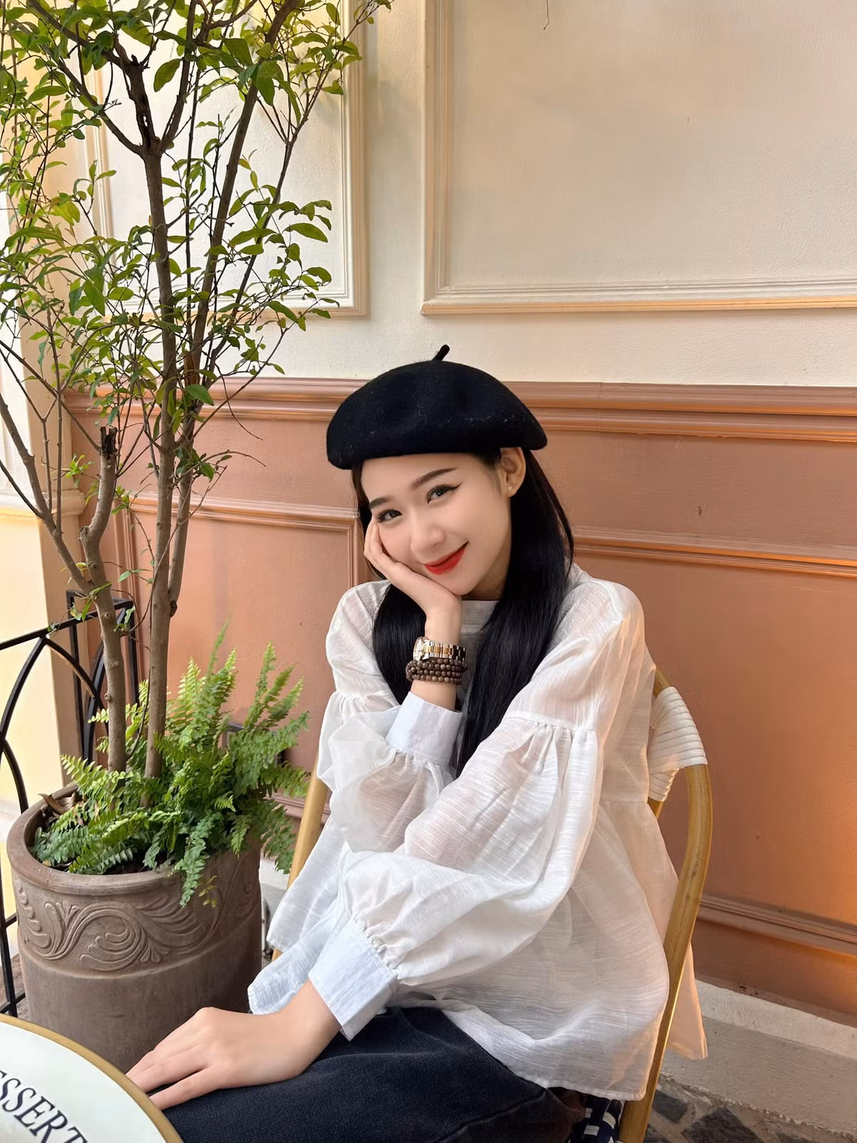 Thời điểm đó gái xinh gây "thương nhớ" cho biết bao nhiêu người với nụ cười duyên dáng, mái tóc đen xõa ngang vai.