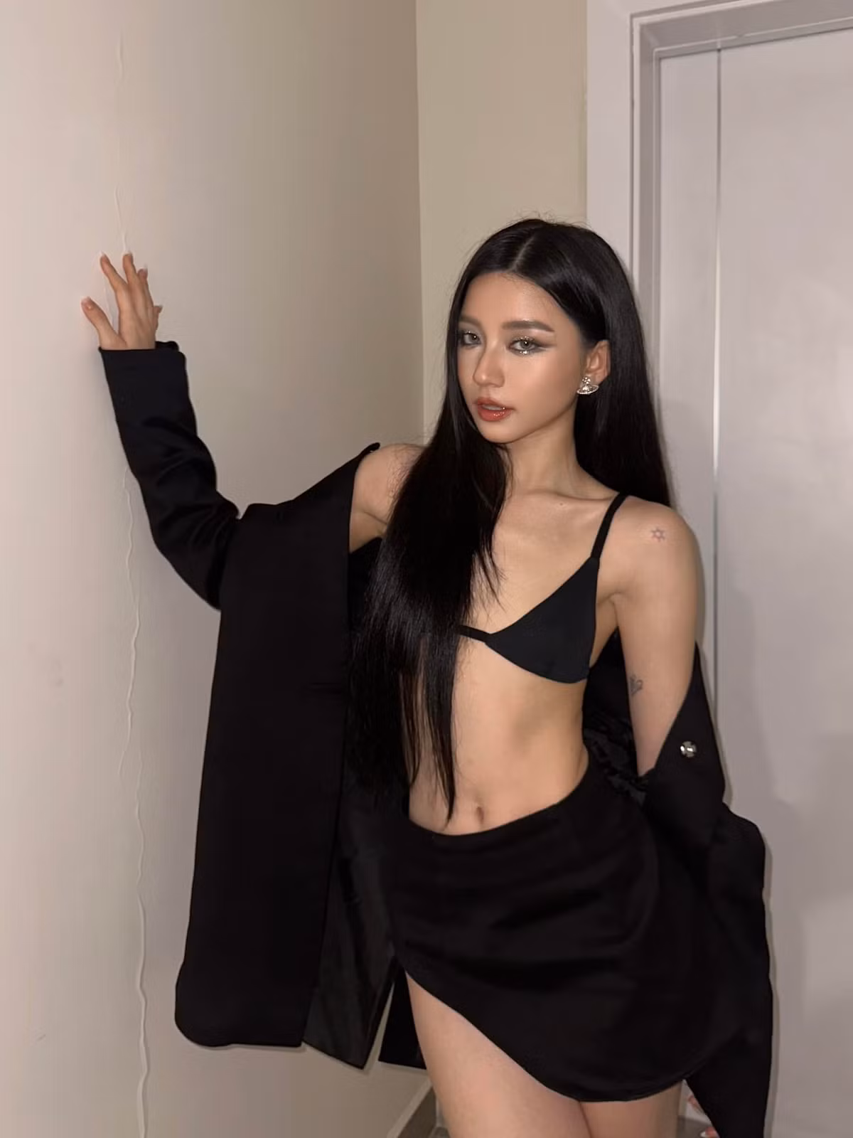 Ngoài làm người mẫu, cô còn có sự nghiệp kinh doanh riêng.