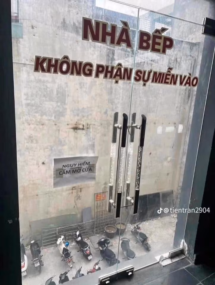 Sự thực là những tấm bảng quảng cáo hay biển chỉ dẫn có nội dung “sốc – độc – lạ” xưa này không hiếm gặp.