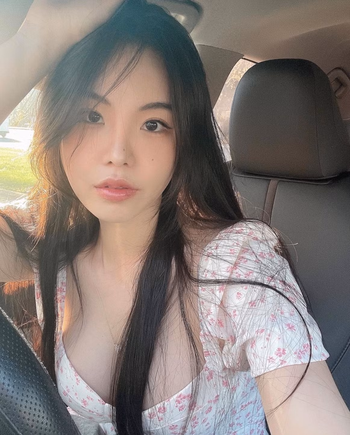 Kang Hye Ji thường xuyên nhận được nhiều lời khen của cộng đồng mạng bởi những hình ảnh diện nội y quyến rũ.